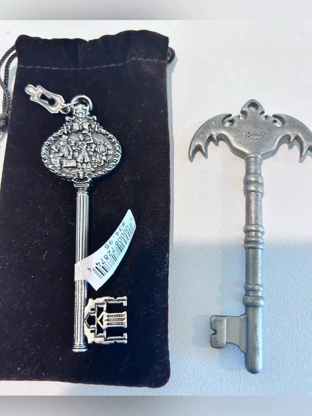 NWT X 1- SET OF TWO DISNEY HAUNTED MANSION COLLECTIBLE KEYS/KEY CHAIN